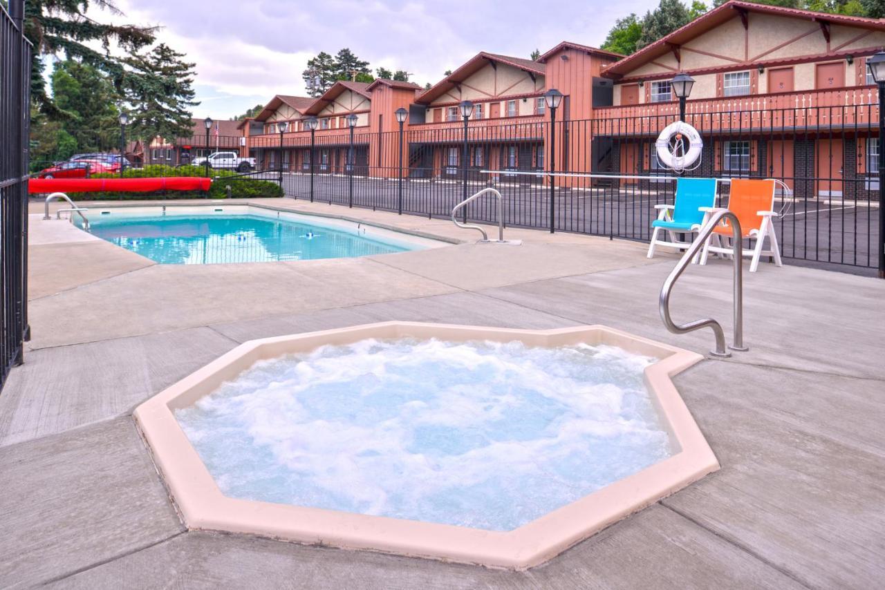 Villa Motel At マニトゥー・スプリングス エクステリア 写真