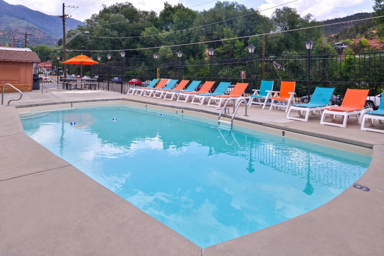 Villa Motel At マニトゥー・スプリングス エクステリア 写真