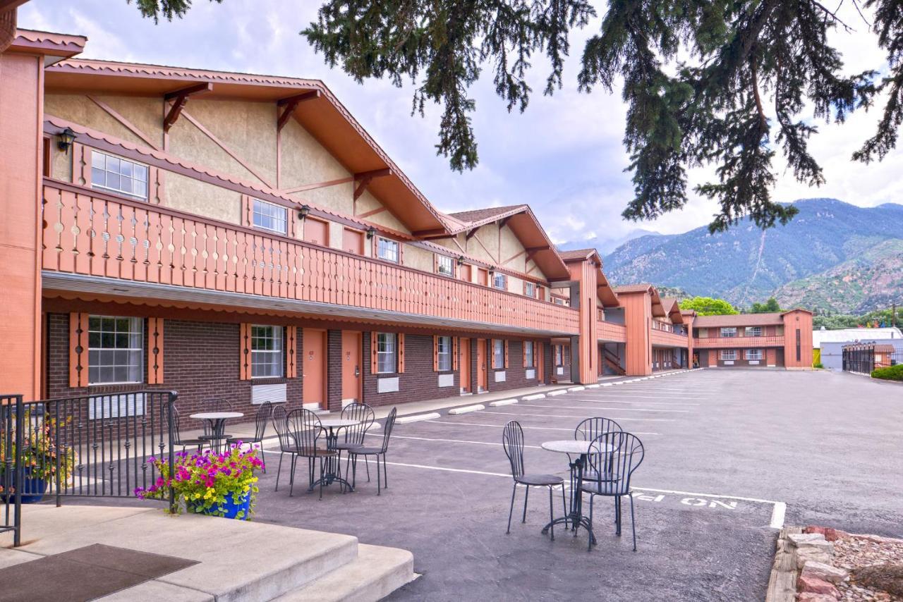 Villa Motel At マニトゥー・スプリングス エクステリア 写真