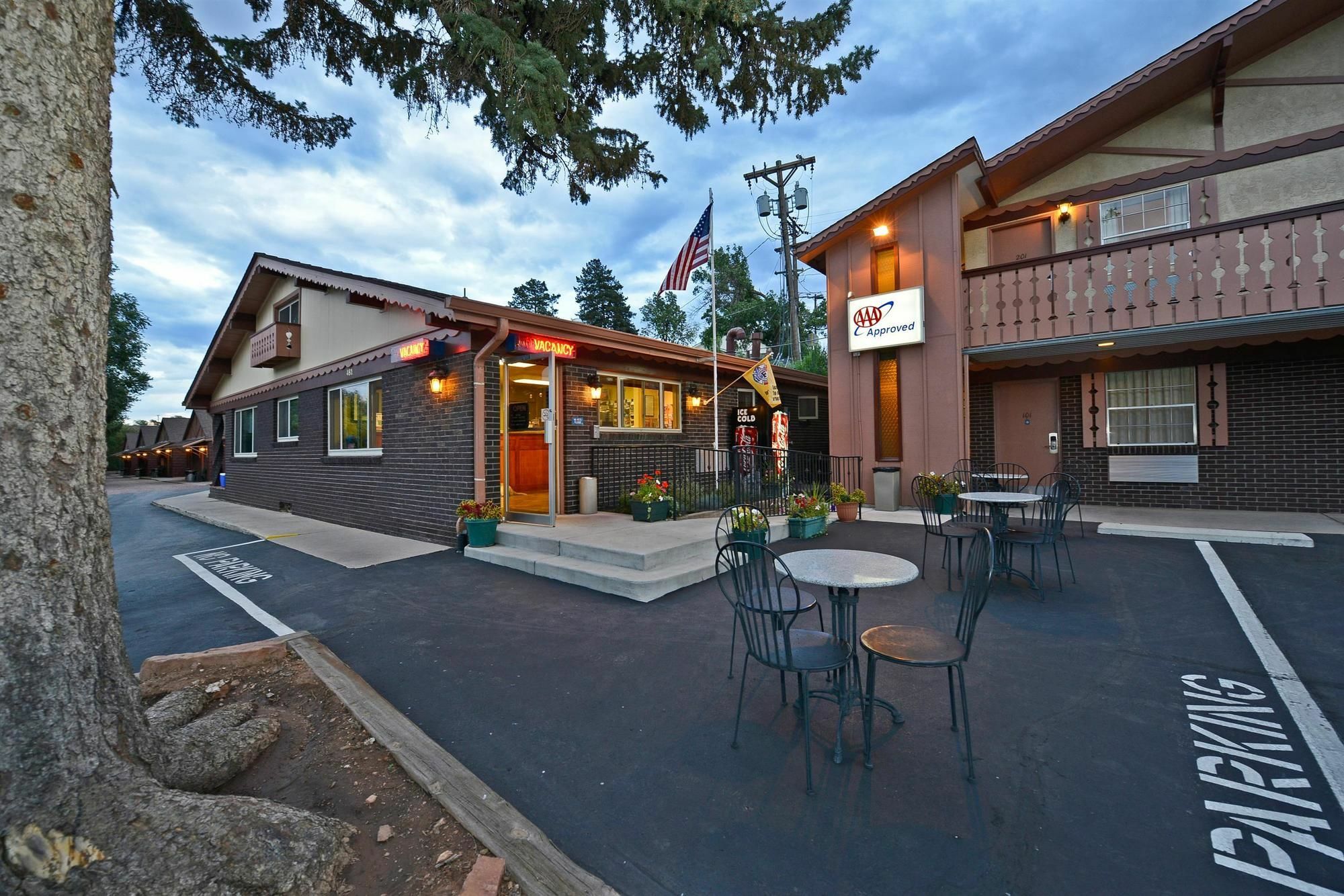Villa Motel At マニトゥー・スプリングス エクステリア 写真
